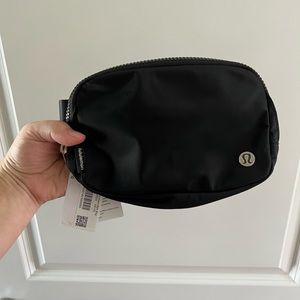 Lululemon Everywhere Belt Bag